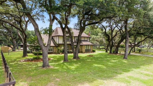 view of front facade featuring a front lawn