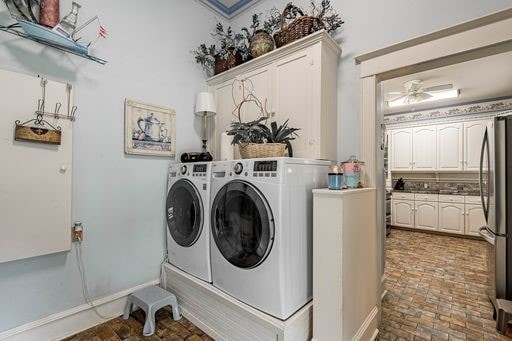 laundry room with separate washer and dryer, cabinets, and ceiling fan