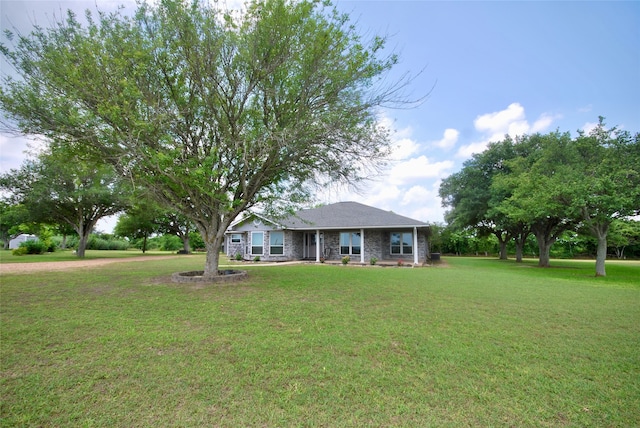 single story home featuring a front lawn