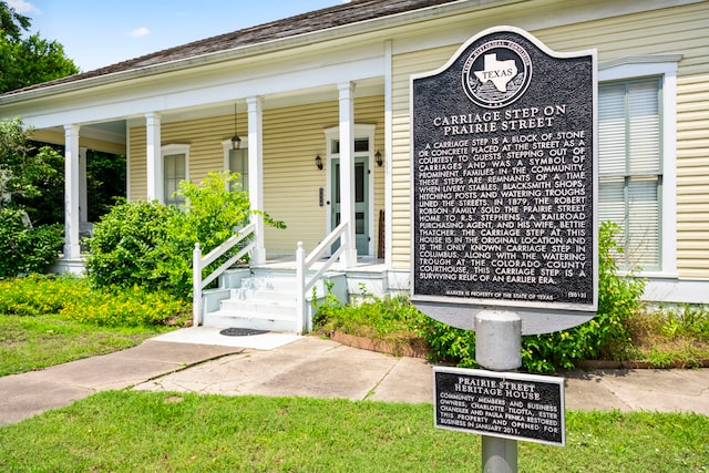 doorway to property featuring covered porch