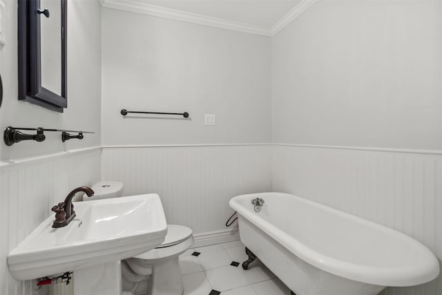 bathroom featuring sink, a bathtub, toilet, crown molding, and tile patterned floors