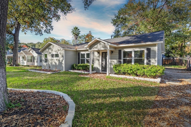 single story home featuring a lawn