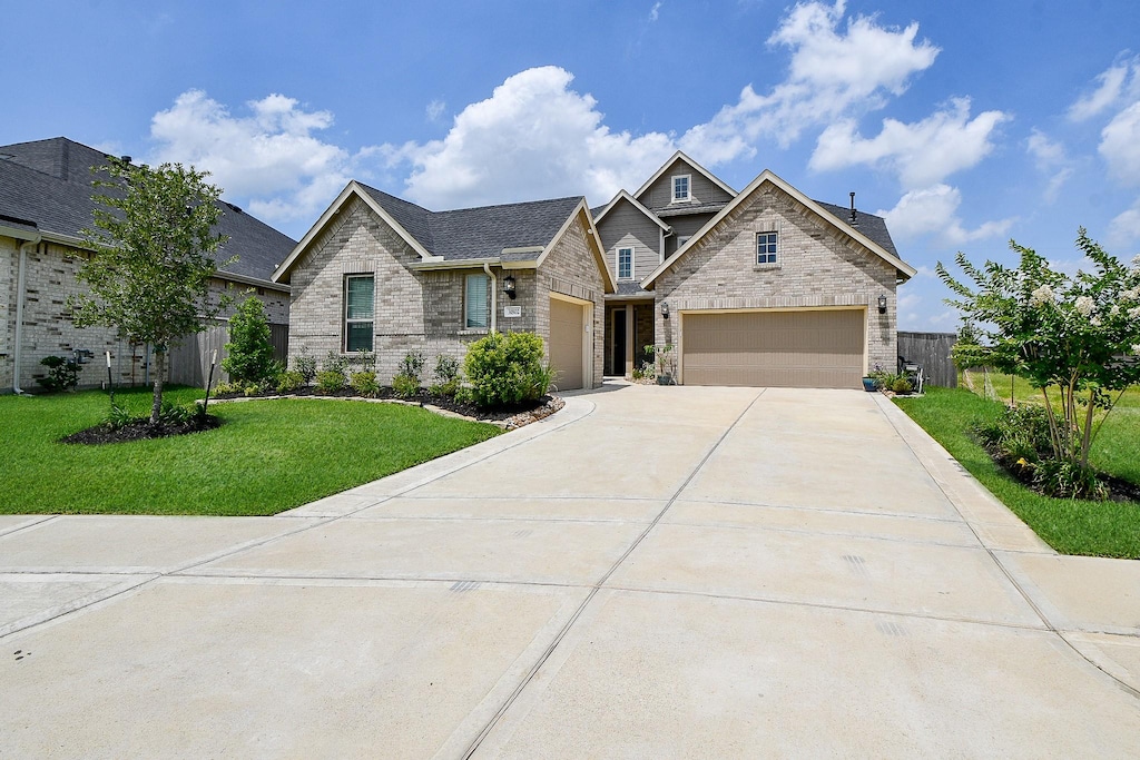 view of front of home featuring a garage and a front yard