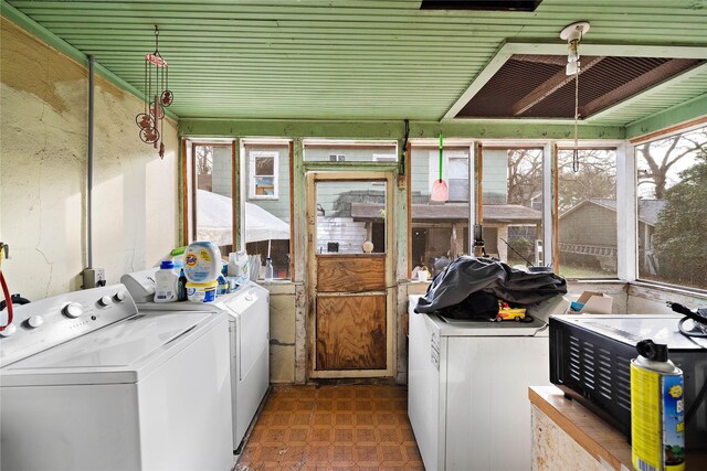 washroom with independent washer and dryer and wooden ceiling