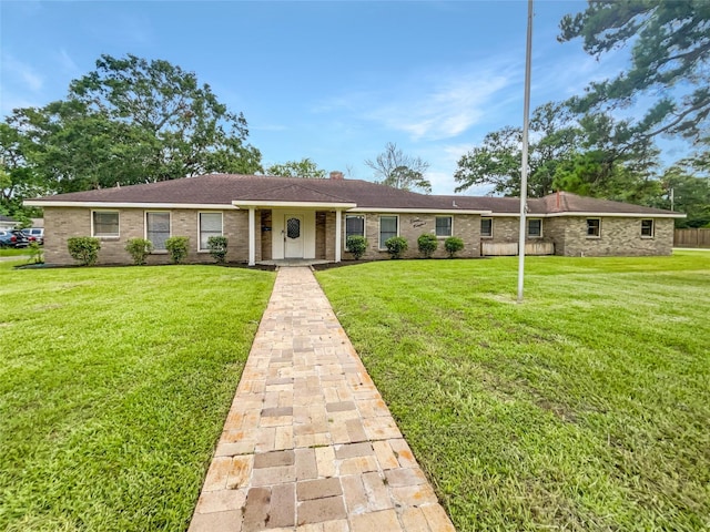 ranch-style home with a front yard