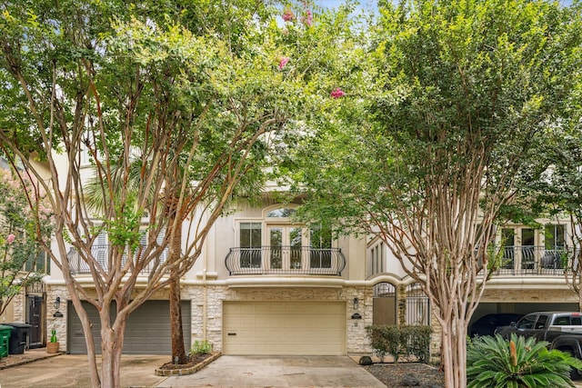 view of front of property featuring a garage