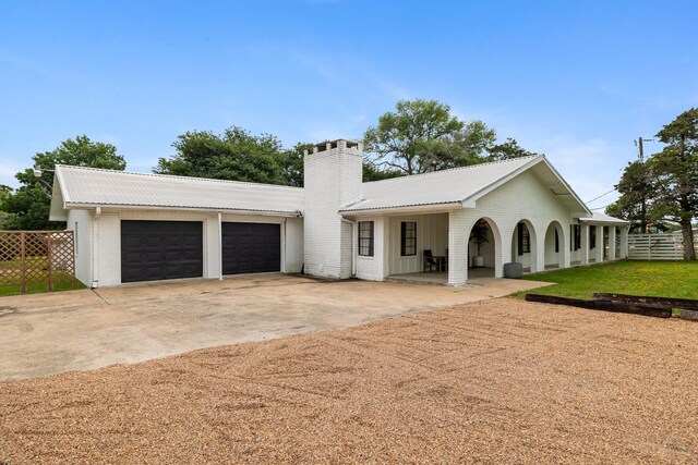 view of front facade with a garage