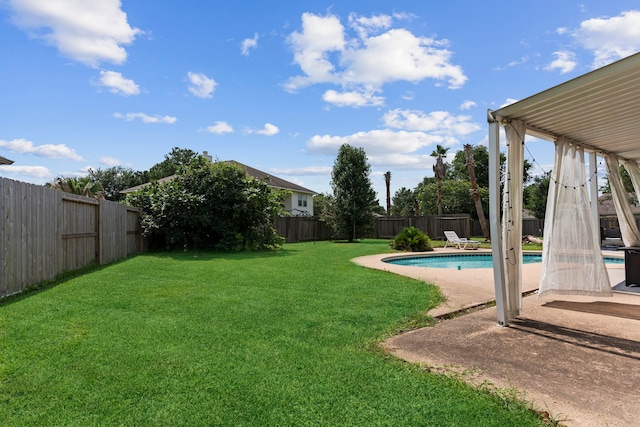 view of yard with a fenced in pool