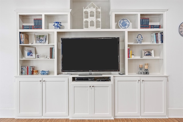 room details featuring hardwood / wood-style floors