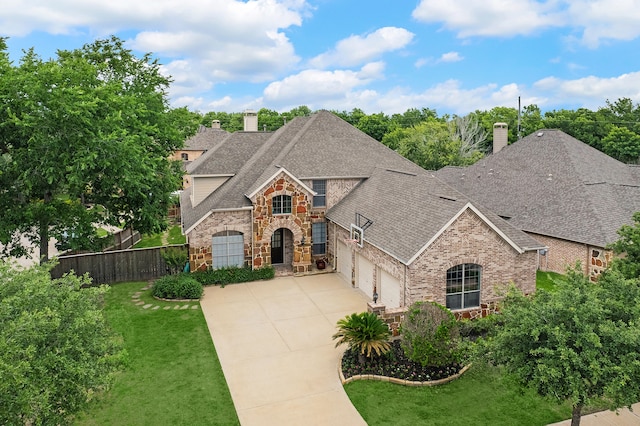 view of front of home featuring a front yard