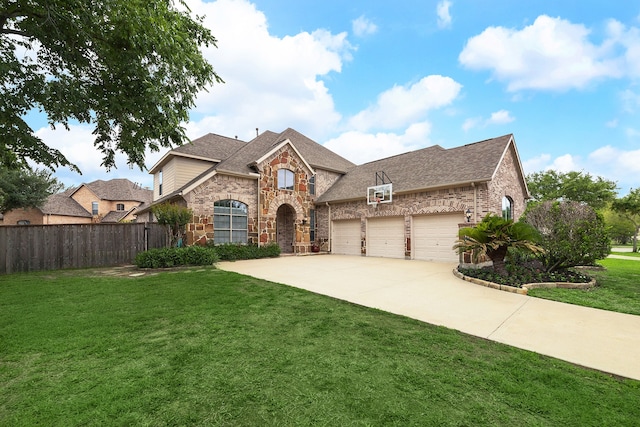 view of front of house featuring a front lawn