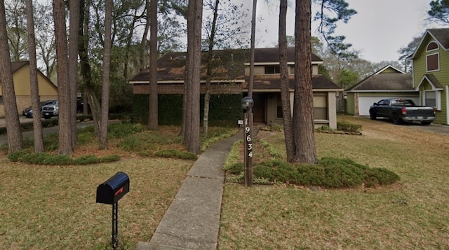 view of front of home featuring a garage and a front yard