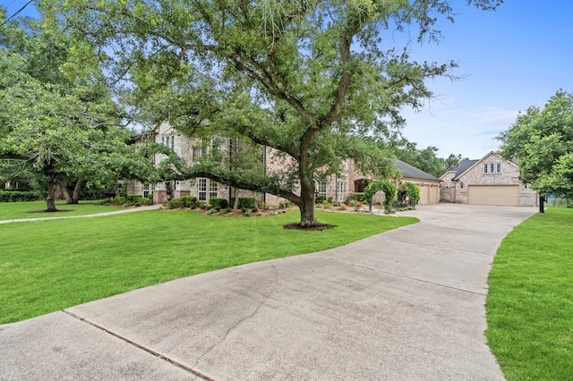 view of front facade featuring a front lawn and a garage