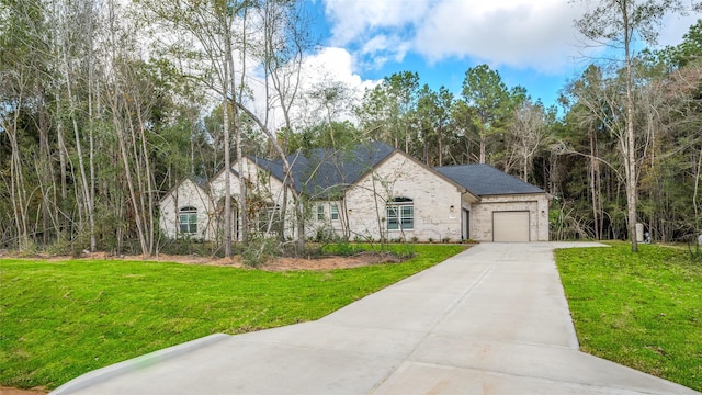 view of front of house featuring a front yard and a garage