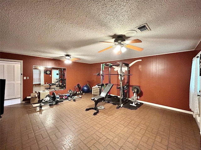 exercise area with ceiling fan, visible vents, and baseboards