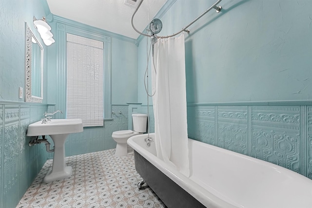 bathroom with shower / bath combo with shower curtain and toilet