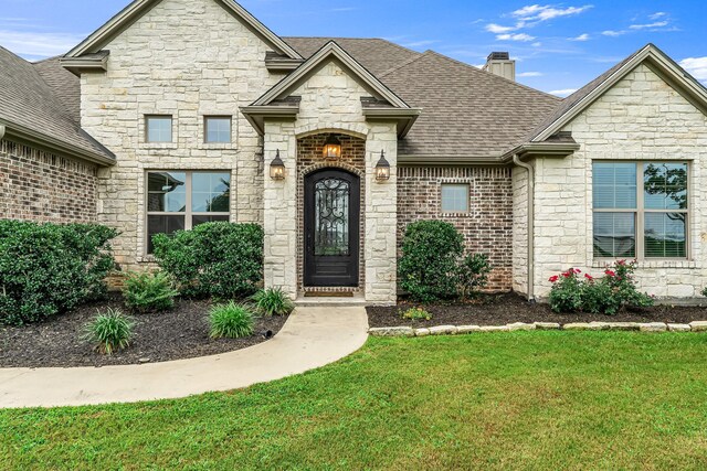 view of front of house with a front yard