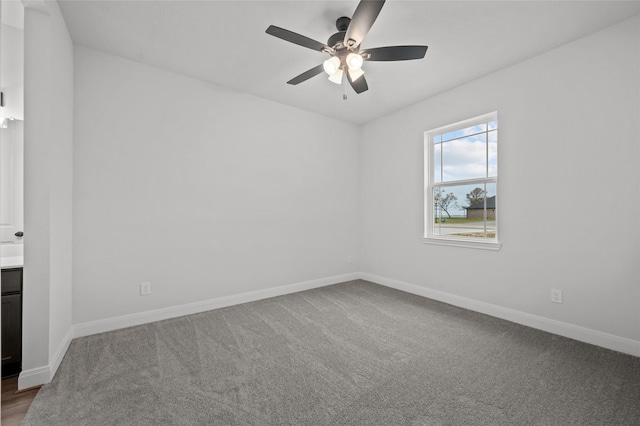 unfurnished room featuring ceiling fan and carpet flooring