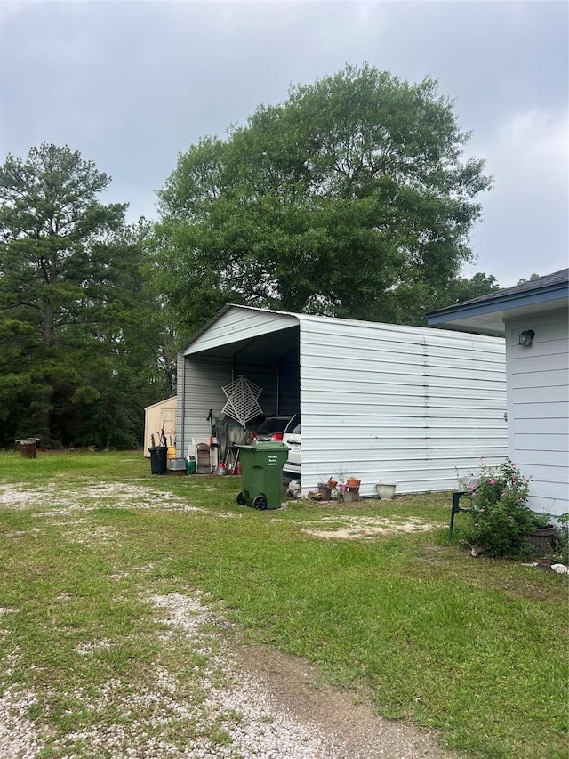 view of yard with a carport