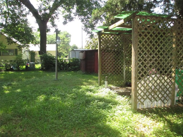 606 E Humble St, Baytown, TX 77520 - view of yard