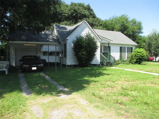 606 E Humble St, Baytown, TX 77520 - view of front facade with driveway, a front yard, and entry steps