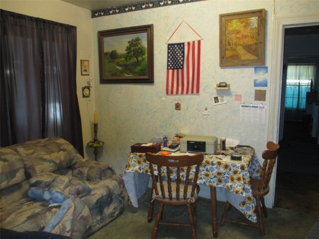 606 E Humble St, Baytown, TX 77520 - dining space with wallpapered walls