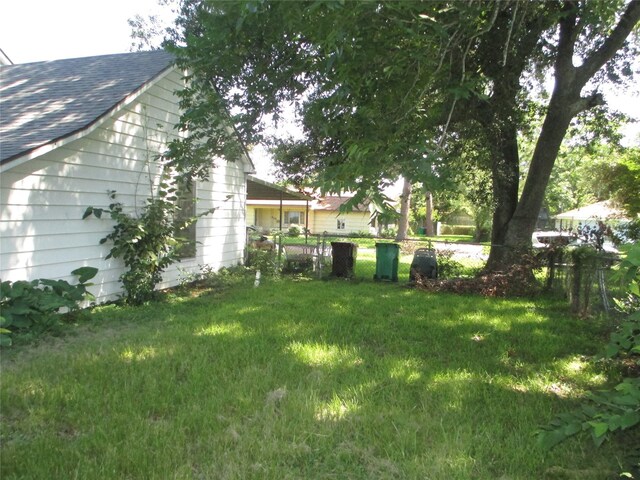 606 E Humble St, Baytown, TX 77520 - view of yard with fence