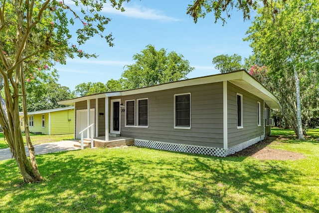 view of front of house featuring a front yard