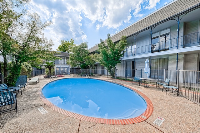 view of swimming pool featuring a patio