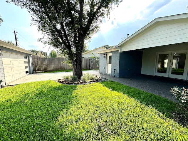 view of yard with a garage