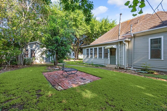 view of yard featuring a patio