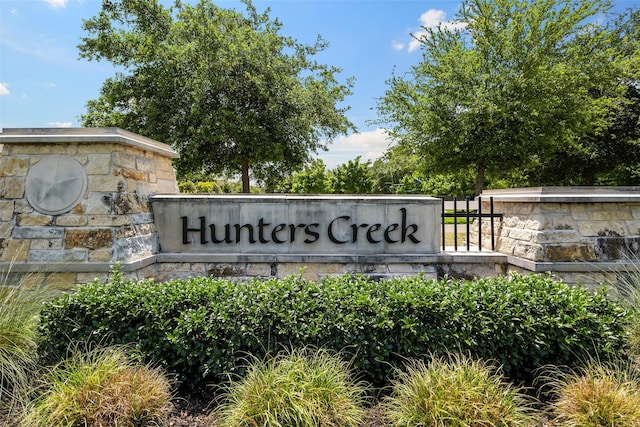 view of community / neighborhood sign