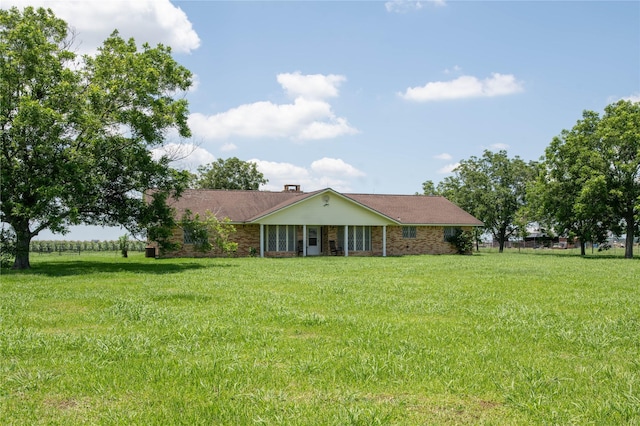 single story home featuring a front lawn