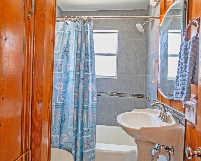 1214 County Road 201, Sargent, TX 77414 - full bath with shower / bathtub combination with curtain
