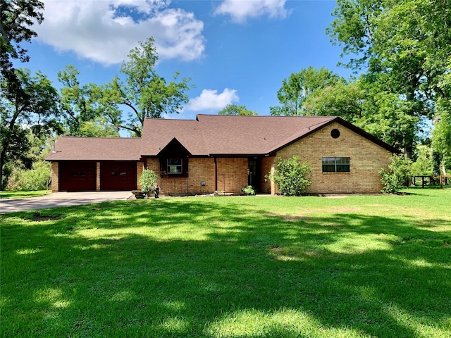 single story home with a front yard