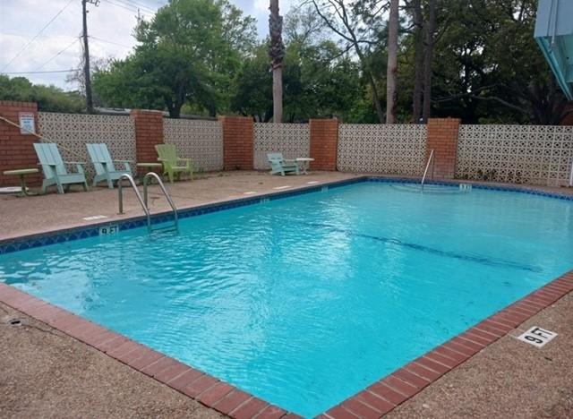 5542 Holly St Unit 208, Houston, TX 77081 - photo 4
