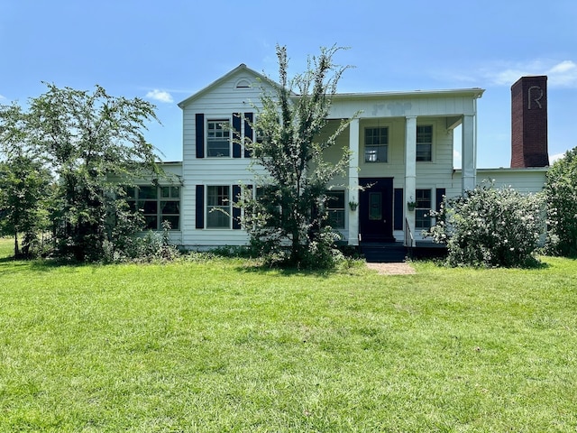 view of front facade featuring a front lawn