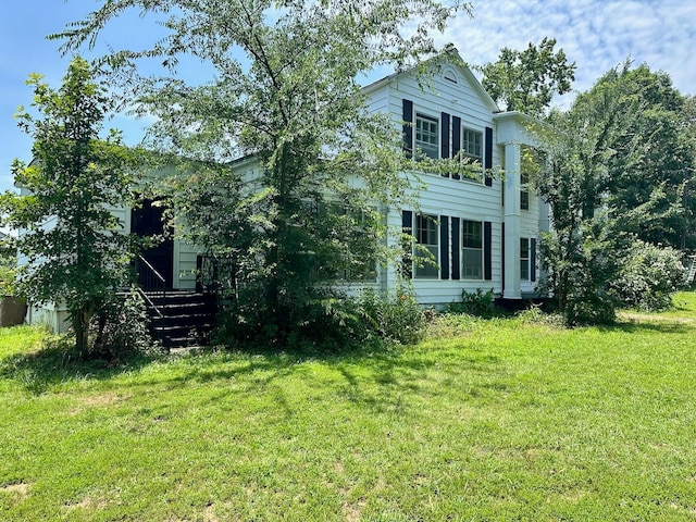 view of front of house with a front yard