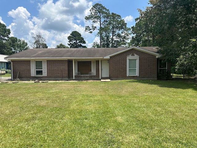 single story home featuring a front lawn