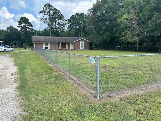 view of front of home featuring a front lawn