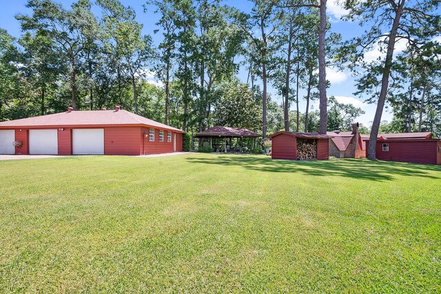 view of yard with a garage and an outdoor structure