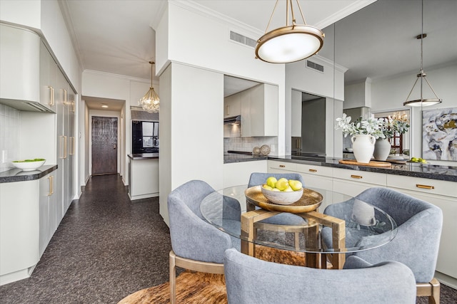 dining area with ornamental molding