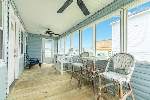 sunroom / solarium featuring ceiling fan