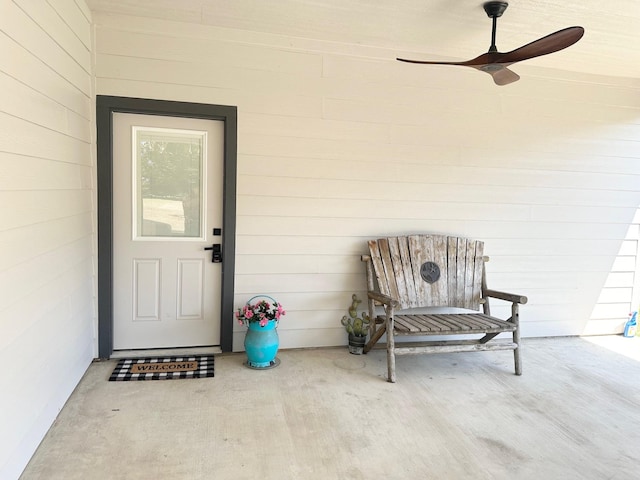 129 S Grace St, Crockett, TX 75835 - entrance to property featuring ceiling fan