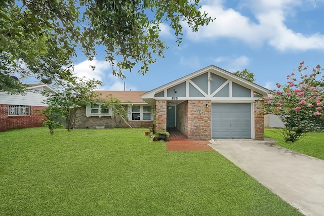 view of front facade featuring a front lawn and a garage