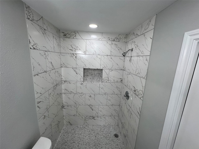 bathroom featuring a tile shower