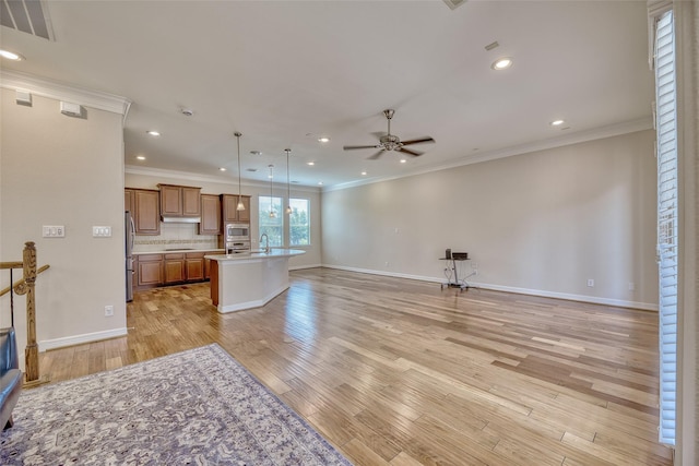 living room featuring ceiling fan, ornamental molding, and light hardwood / wood-style flooring