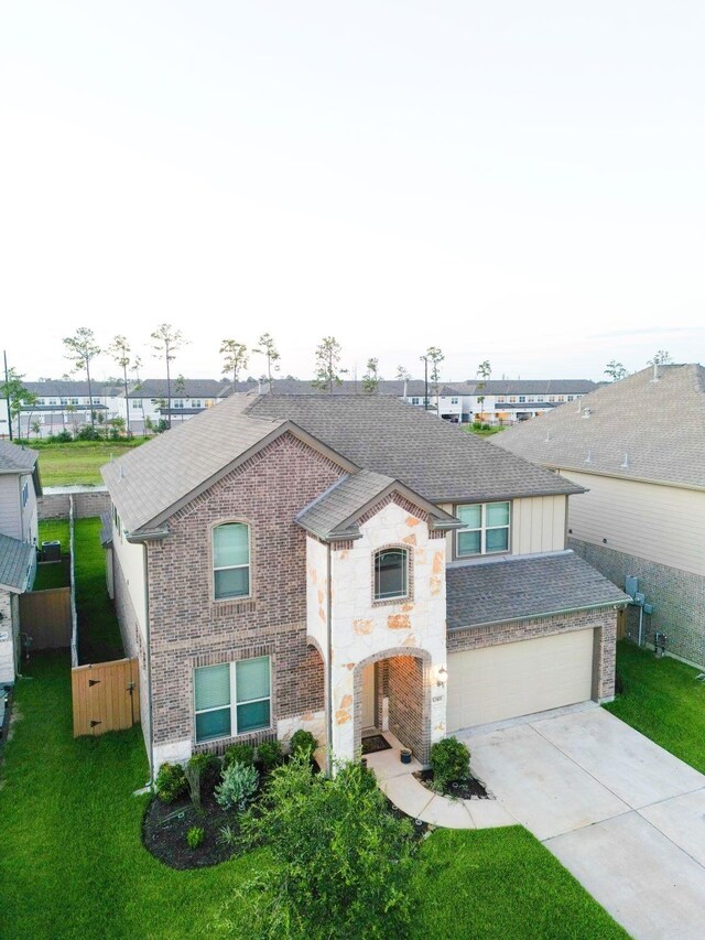 view of front facade featuring a front yard and a garage