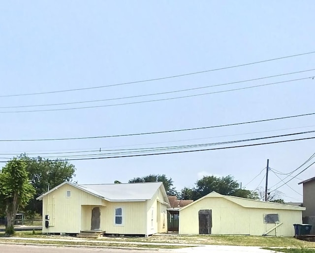 view of front of house