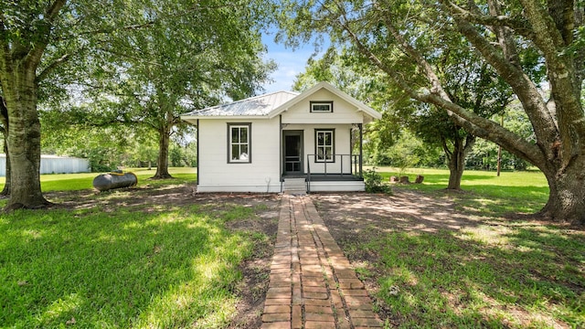 view of front of property with a front lawn